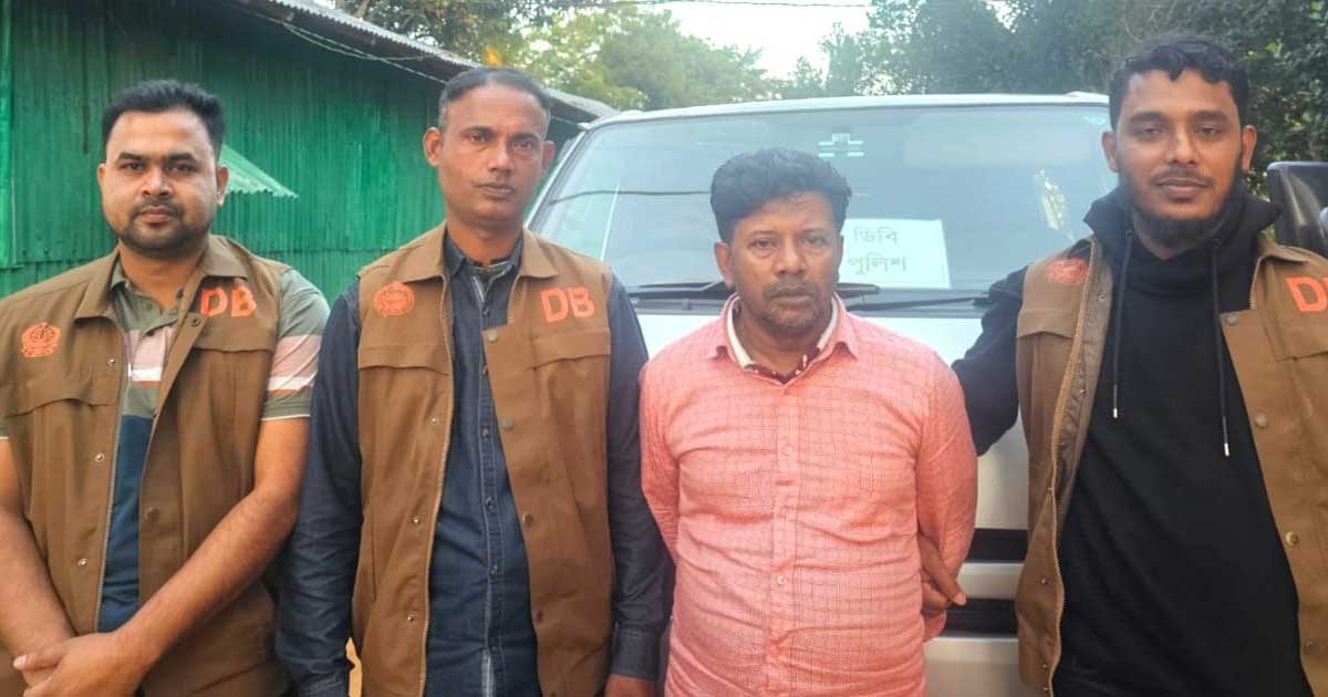 লক্ষ্মীপুরে অস্ত্র কারখানার মালিক গ্রেপ্তার