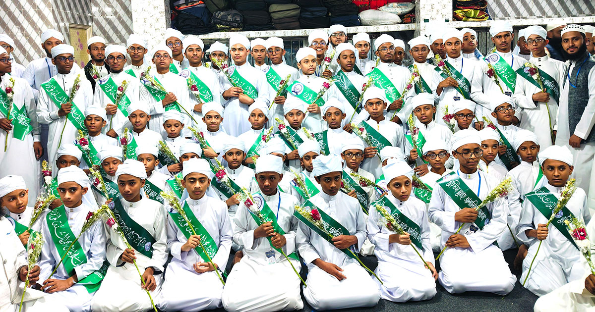 লক্ষ্মীপুরে ৬০ জন কোরআনে হাফেজকে পাগড়ি প্রদান