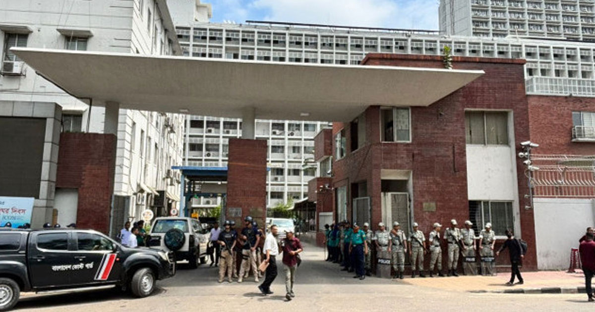সচিবালয়ে আন্দোলন: ১৪ কর্মকর্তার বিরুদ্ধে সন্ত্রাসবিরোধী আইনে মামলা