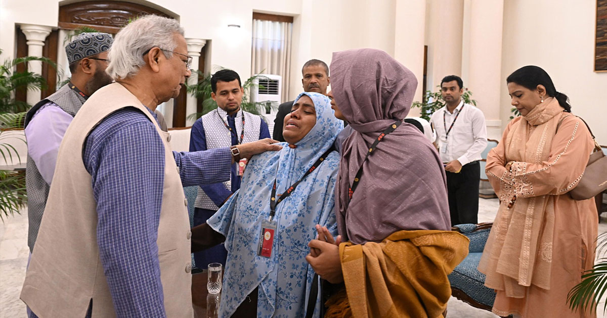 ওসমান হাদির পরিবারের সঙ্গে প্রধান উপদেষ্টার সাক্ষাৎ, সর্বোত্তম চিকিৎসা নিশ্চিতের আশ্বাস