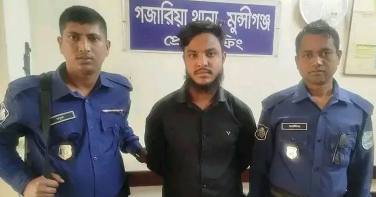 কুখ্যাত নৌ ডাকাত নয়ন-পিয়াসের সোর্স আটক
