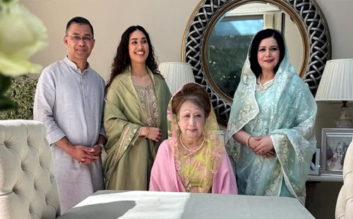 ৫ মে দুই পুত্রবধূ সঙ্গে নিয়ে দেশে ফিরছেন খালেদা জিয়া