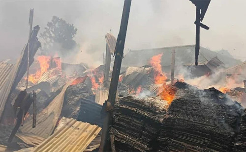 গাজীপুরে সুতা তৈরির কারখানাসহ ঝুটের গোডাউন পুড়ে ছাই