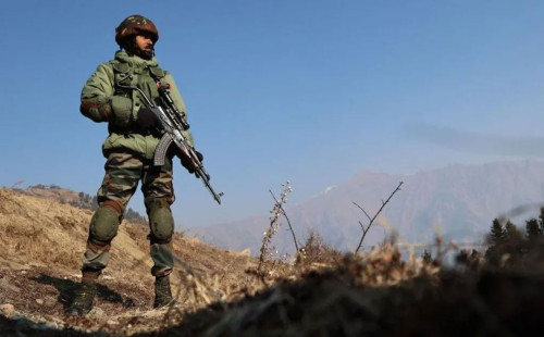 পাকিস্তানি রেঞ্জারকে আটক করল ভারত, নিয়ন্ত্রণরেখায় সংঘর্ষ