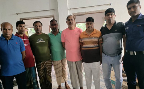 জুয়ার আসর থেকে চেয়ারম্যানসহ ৭ আ’লীগকর্মী গ্রেপ্তার
