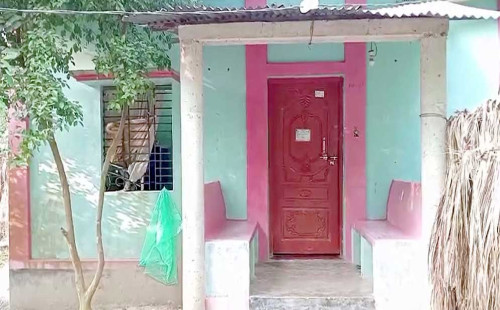 পারিবারিক কলহের জেরে স্ত্রী ও শাশুড়িকে কুপিয়ে হত্যা