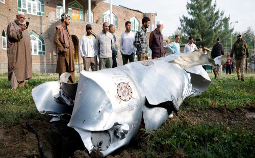 পাকিস্তান-ভারতের পাল্টাপাল্টি হামলায় নিহত অন্তত ৯০, যুদ্ধের দামামা