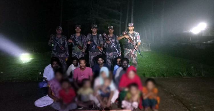 সীমান্তে অনুপ্রবেশের সময় ১৫ ভারতীয় আটক
