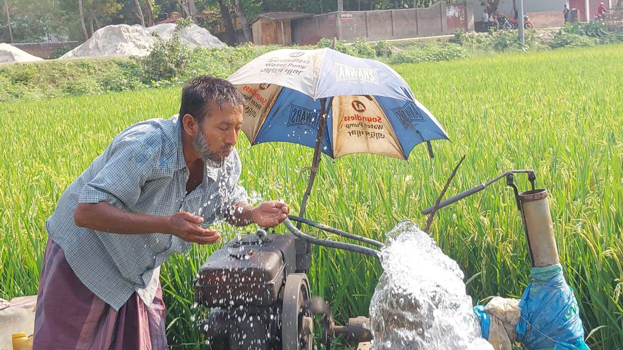 তীব্র তাপপ্রবাহে পুড়ছে রাজশাহী ও চুয়াডাঙ্গা