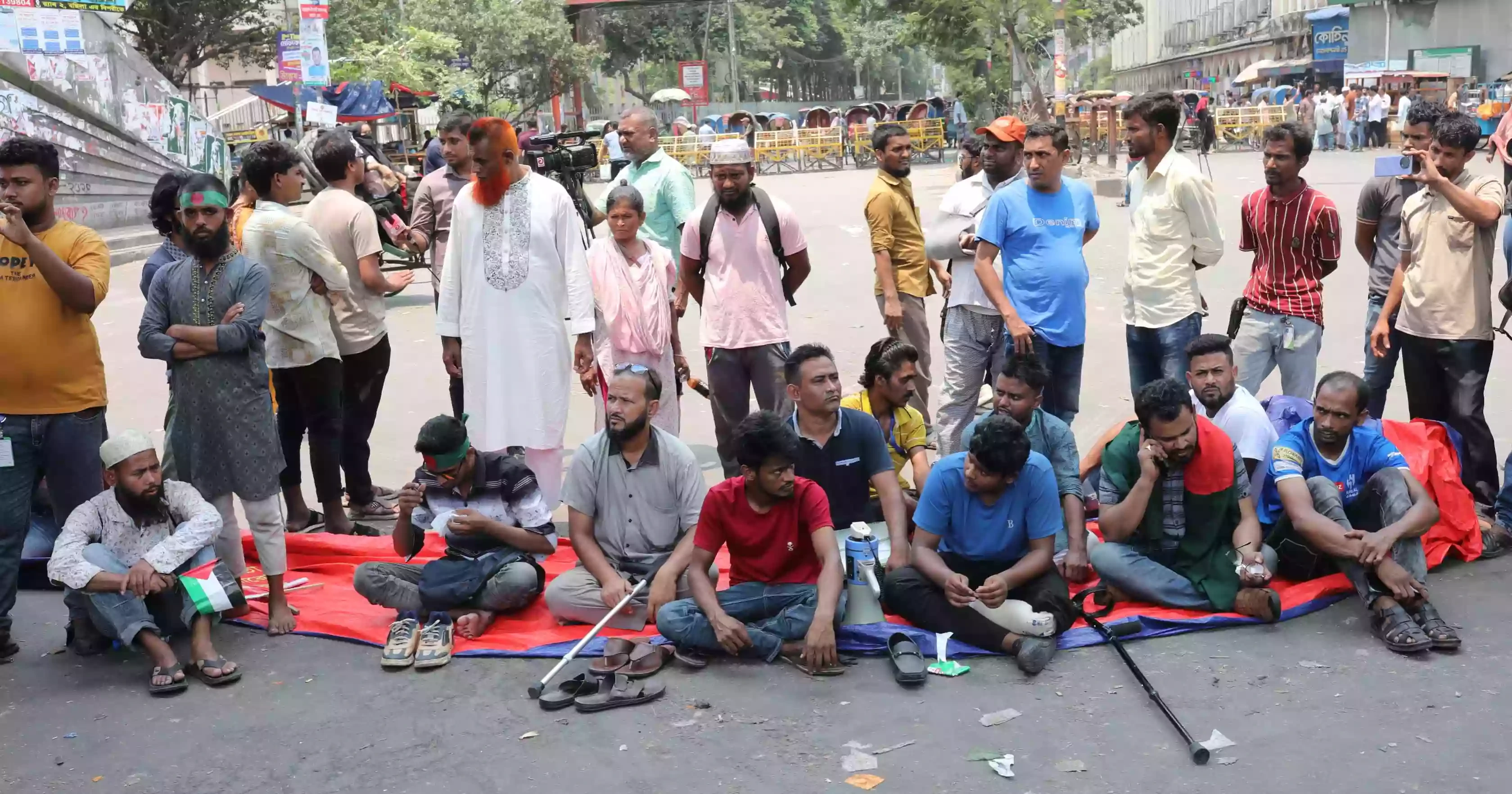 আওয়ামী লীগকে পরিপূর্ণ নিষিদ্ধের দাবিতে শাহবগে জুলাই আহতের অবস্থান কর্মসূচি