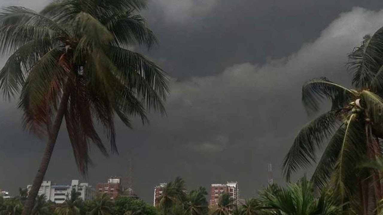 ৬০ কিলোমিটার বেগে ঝড়ের সম্ভাবনা, সতর্কতা জারি