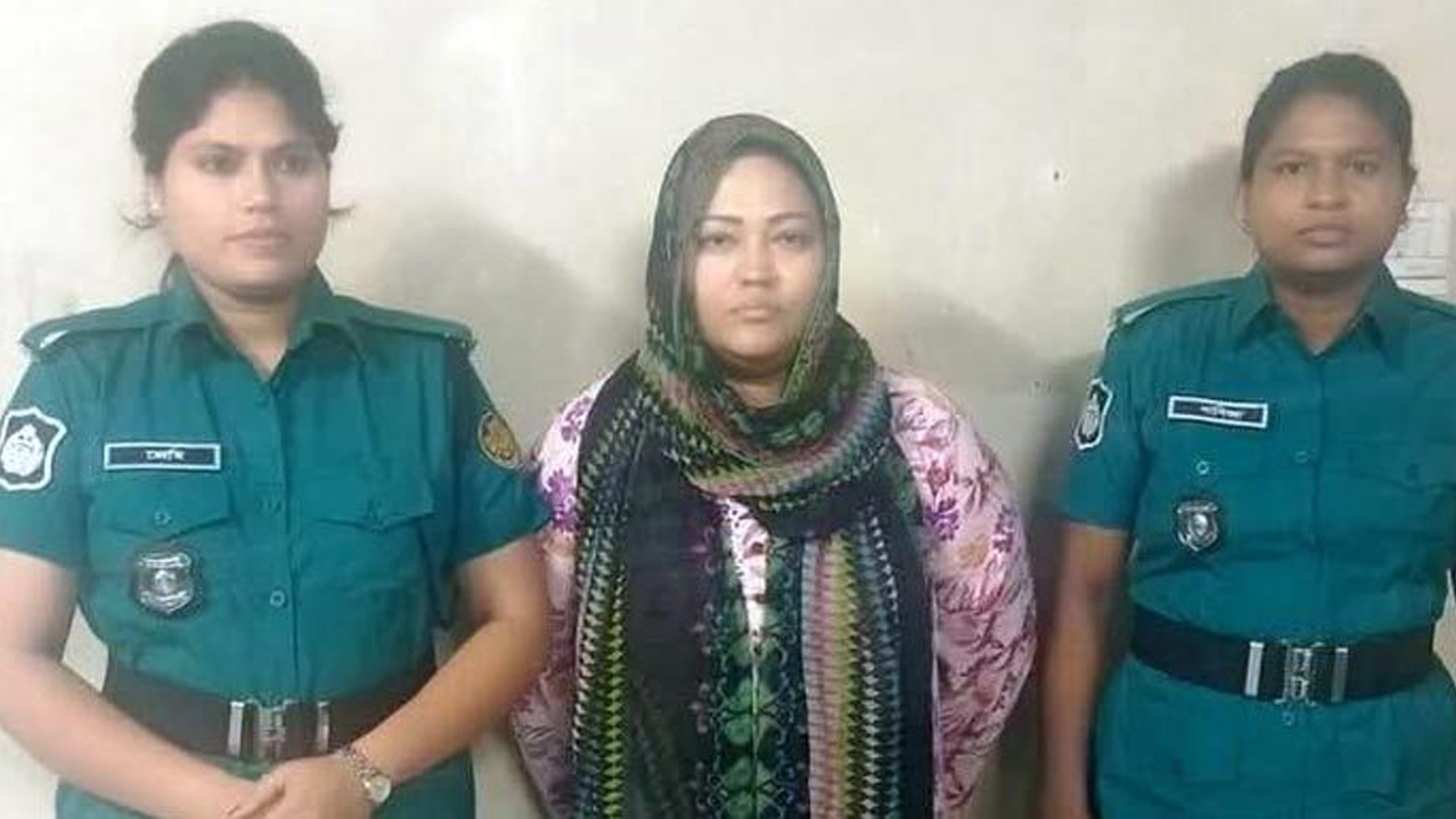 লিফটে নামতে বাধা,  এজলাসে মমতাজ  ছিলেন নির্বিকার