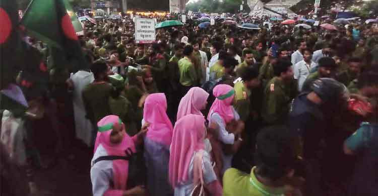 নার্সিং শিক্ষার্থীদের শাহবাগ অবরোধ