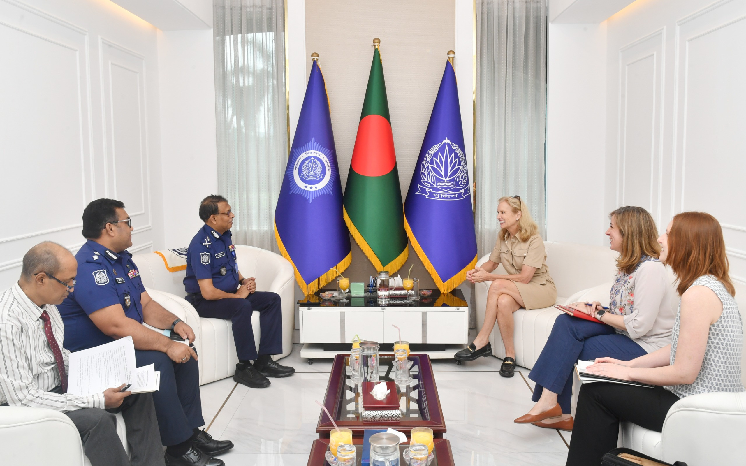 আইজিপির  সঙ্গে রবার্ট এফ কেনেডি মানবাধিকার সংস্থার প্রতিনিধিদলের সাক্ষাৎ
