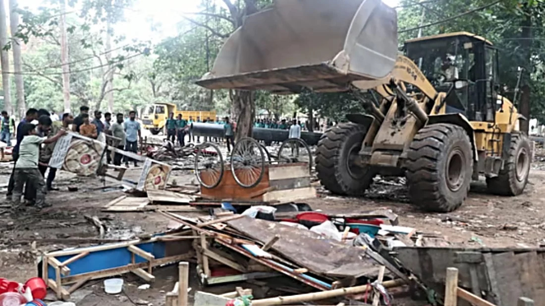 উচ্ছেদ করা হচ্ছে সোহরাওয়ার্দী উদ্যানের অবৈধ দোকান–স্থাপনা