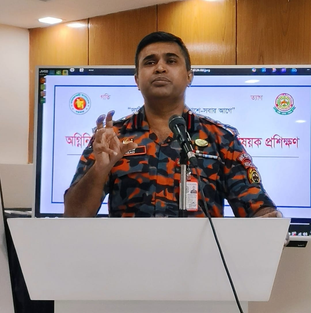 ‘অগ্নি দুর্ঘটনায় মোকাবেলায় ফায়ার সার্ভিসকে অনেক চ্যালেঞ্জের মুখোমুখি হতে হয়’
