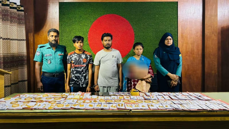 ৮৫ ভরি স্বর্ণ ও নগদ অর্থসহ তিন অনলাইন প্রতারক গ্রেপ্তার