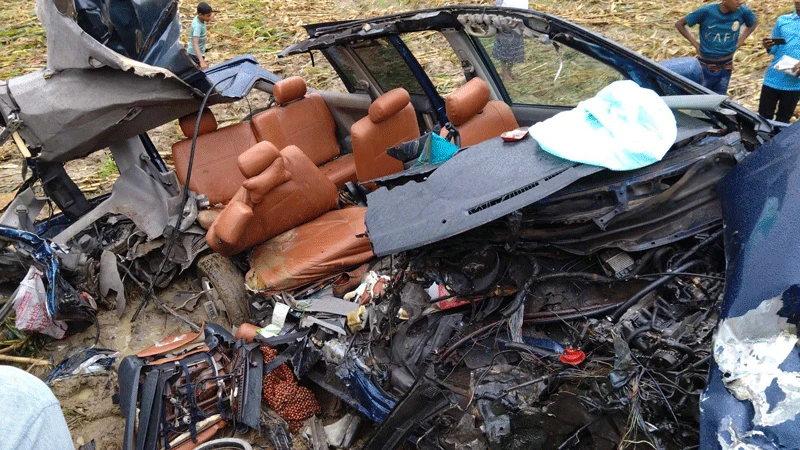 ট্রা‌ক-মাইক্রোবাস মুখোমুখি সংঘর্ষ, একই অফিসের ৪ কর্মকর্তাসহ নিহত ৫