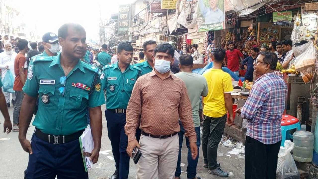 ঢাকার রাস্তায় উচ্ছেদ অভিযান ডিএমপির, গ্রেপ্তার ১০