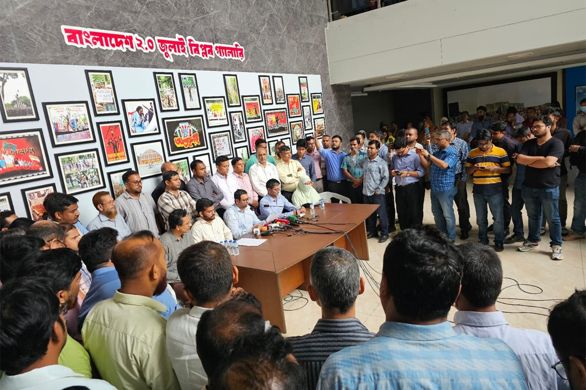 উপদেষ্টাদের সঙ্গে বৈঠক কাল, এনবিআর কর্মকর্তা-কর্মচারীদের কলমবিরতি  স্থগিত