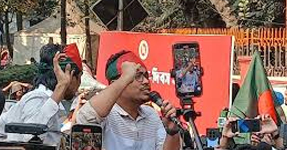 হামলাকারীদের গ্রেপ্তারের আল্টিমেটাম জানাতে স্বরাষ্ট্র মন্ত্রণালয়ে ডাকসুর ১০ প্রতিনিধি