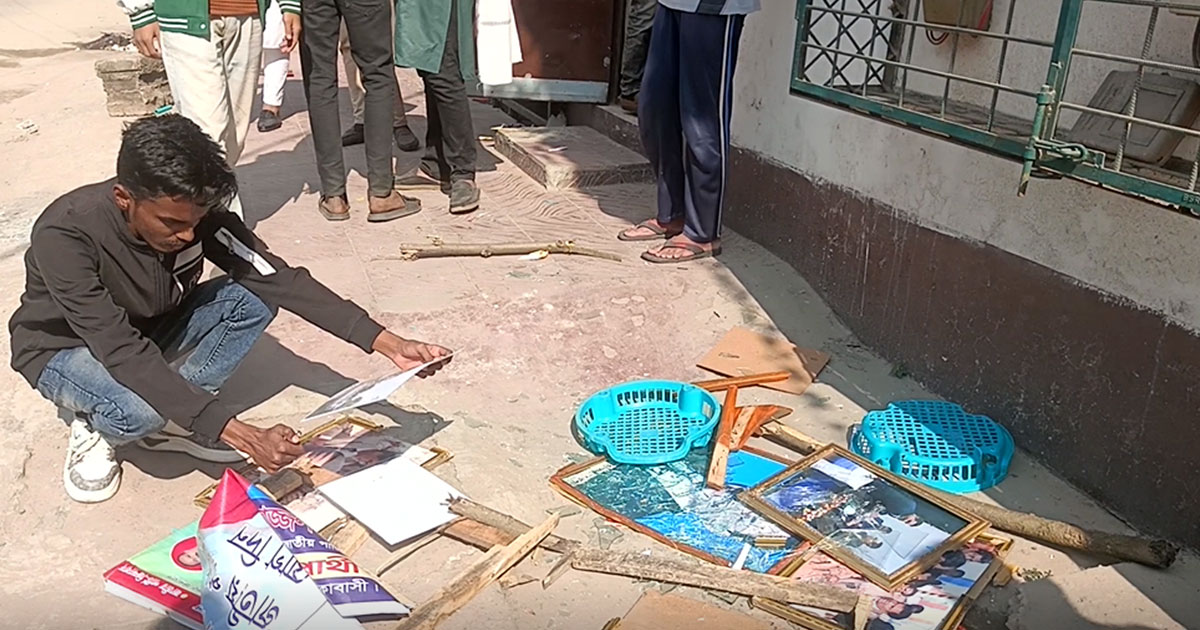নওগাঁয় জাতীয় পার্টির বৈঠকে বৈষম্য বিরোধী ছাত্রদের হানা, বৈঠক পণ্ড
