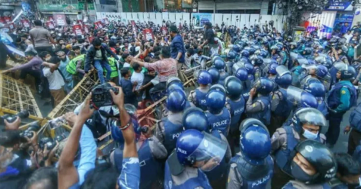 বাড্ডায় ‘লং মার্চ টু ইন্ডিয়ান হাইকমিশন’ কর্মসূচিতে পুলিশের বাধা