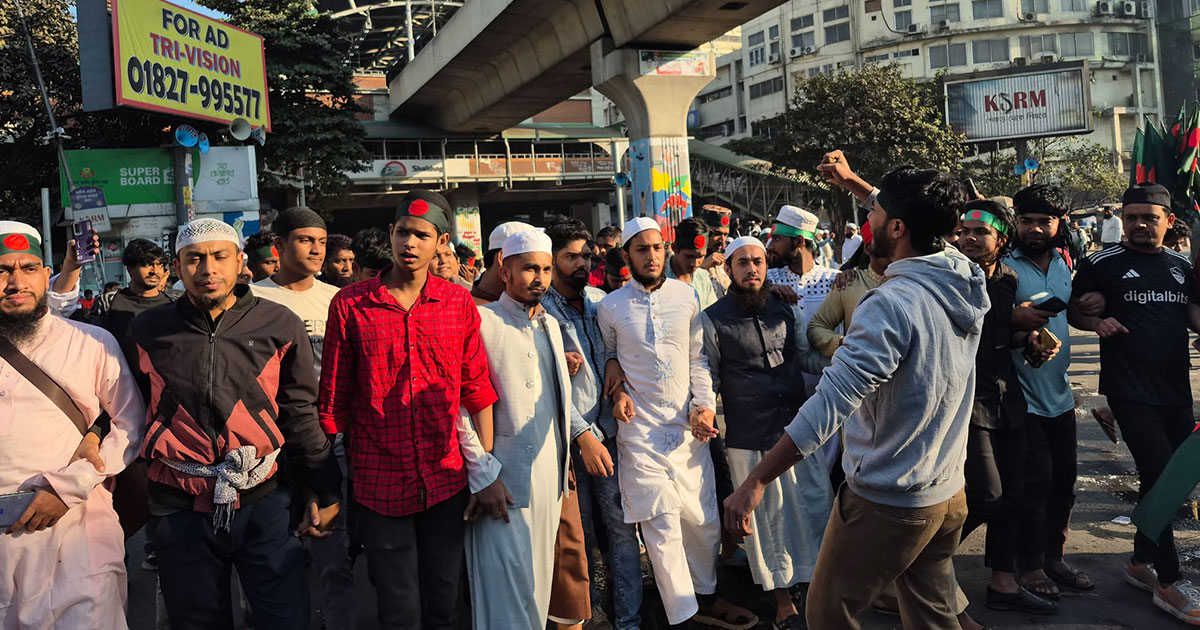 ওসমান হাদির মৃত্যুর প্রতিবাদে শাহবাগে জড়ো হচ্ছেন ছাত্র-জনতা