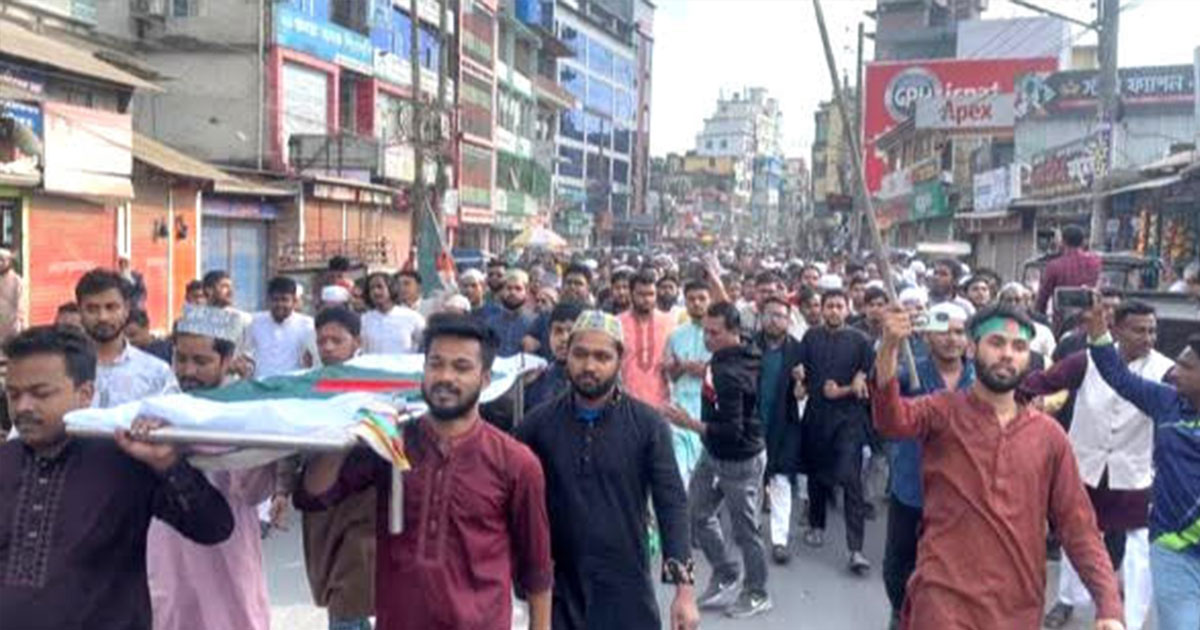 হাদি হত্যার প্রতিবাদে লক্ষ্মীপুরে কফিন মিছিল