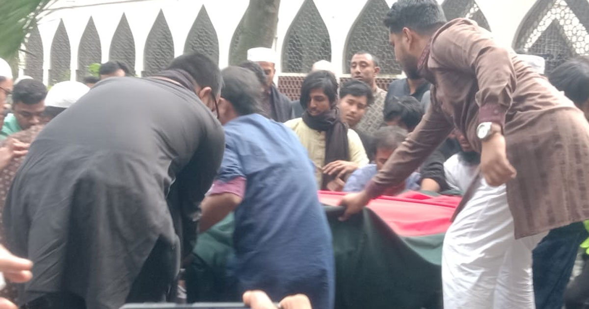 জাতীয় কবি নজরুলের সমাধি চত্বরে শহীদ হা‌দির দাফন সম্পন্ন