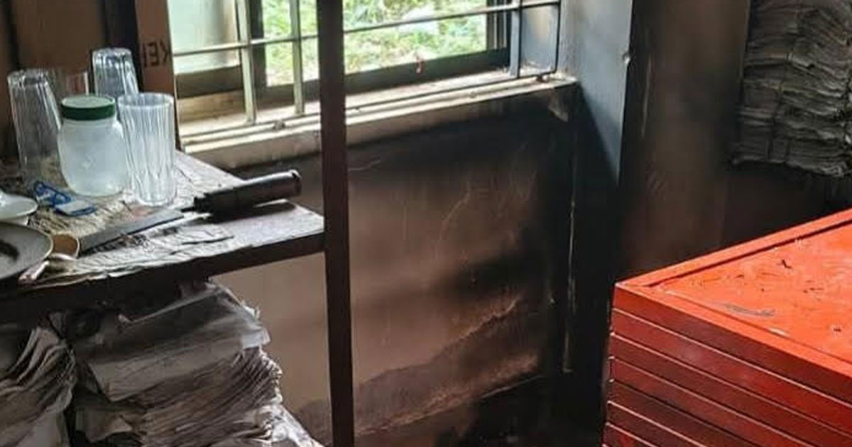 নির্বাচন অফিসে আগুন