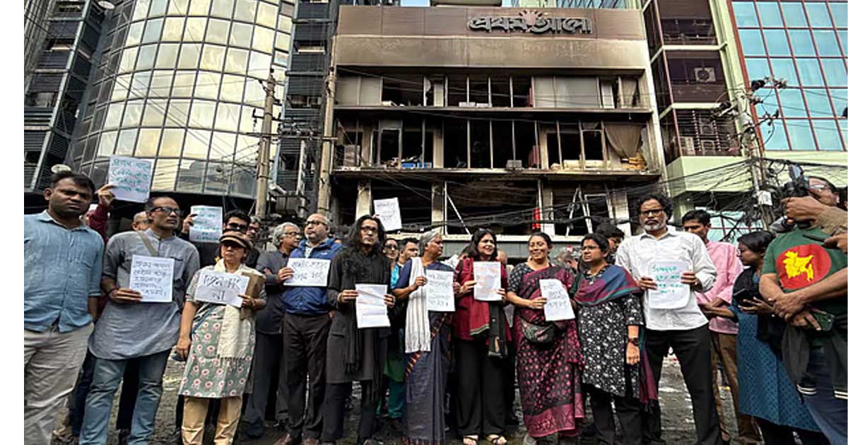আতঙ্কে গণমাধ্যম ও সংস্কৃতিকর্মীরা