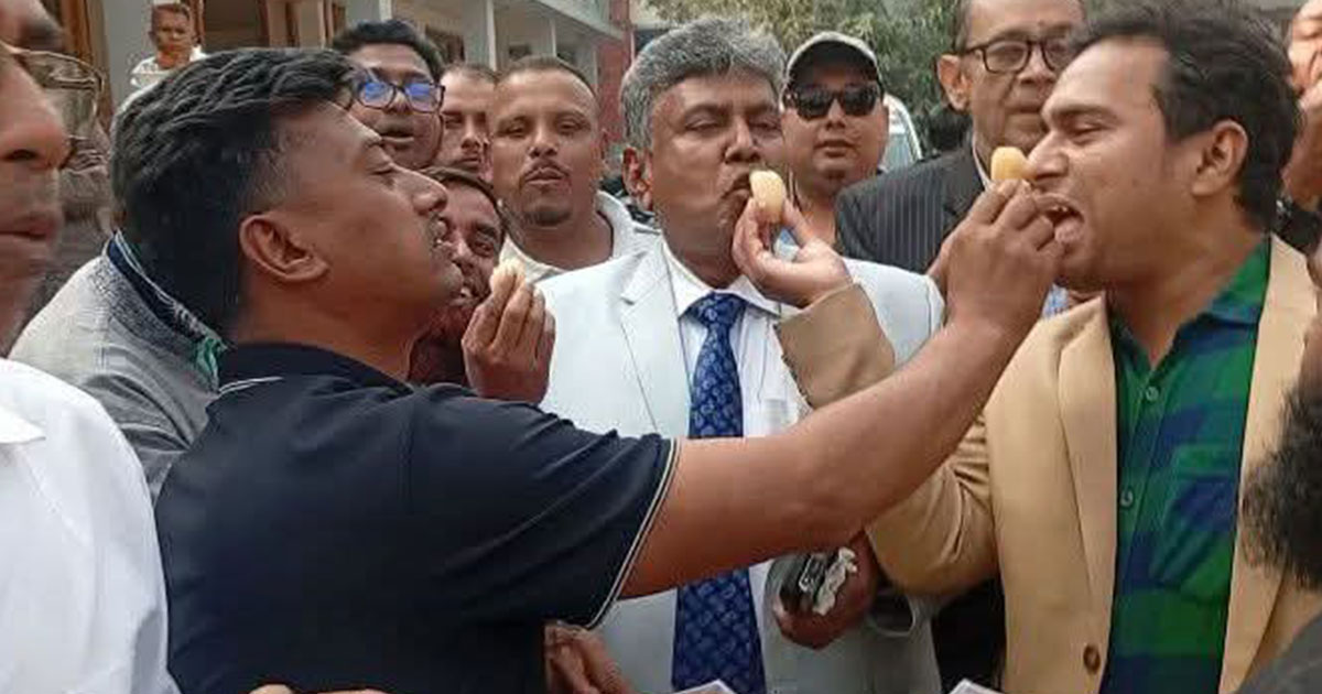 ভাঙ্গায় বিএনপি প্রার্থীর মনোনয়ন ক্রয়, মিষ্টি বিতরণ