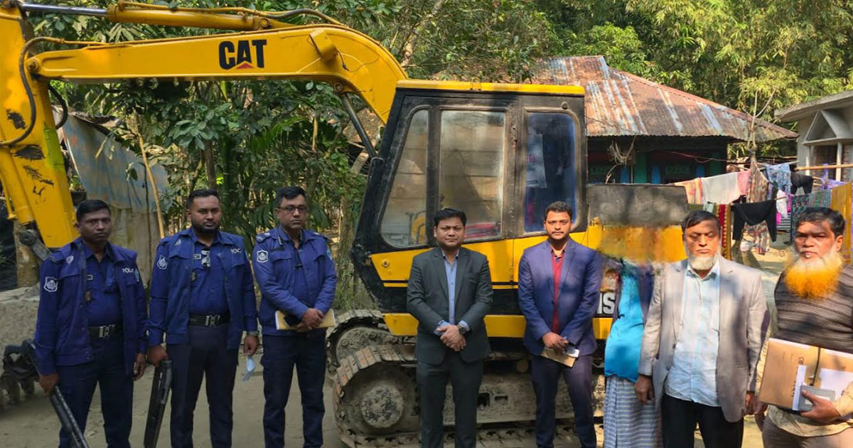 ফরিদগঞ্জে ফসলি জমি থেকে মাটি কাটায় ৫০ হাজার টাকা জরিমানা