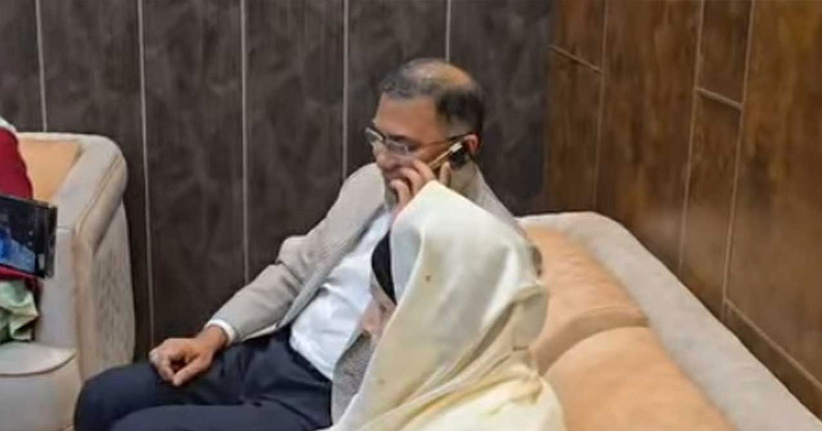 বিমানবন্দর থেকে প্রধান উপদেষ্টার সঙ্গে ফোনে কথা বললেন তারেক রহমান