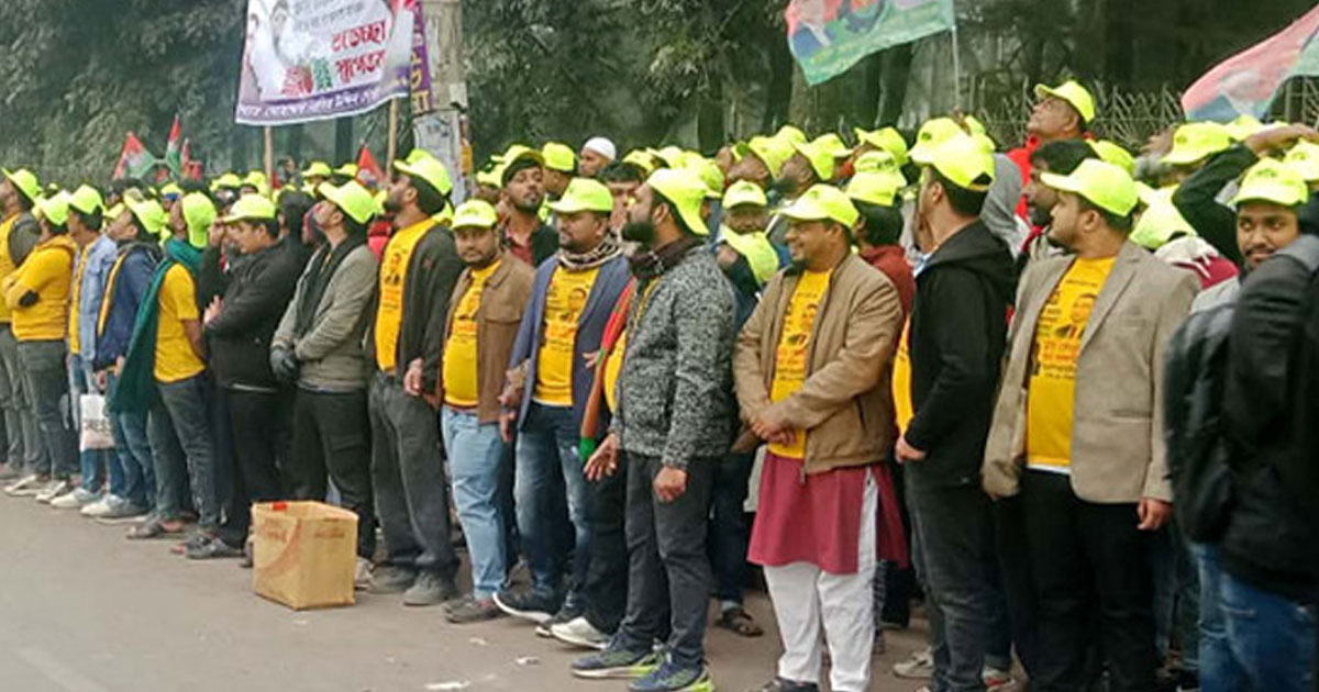 জাতীয় স্মৃতিসৌধে তারেক রহমানকে স্বাগত জানাতে নেতাকর্মীদের ভিড়