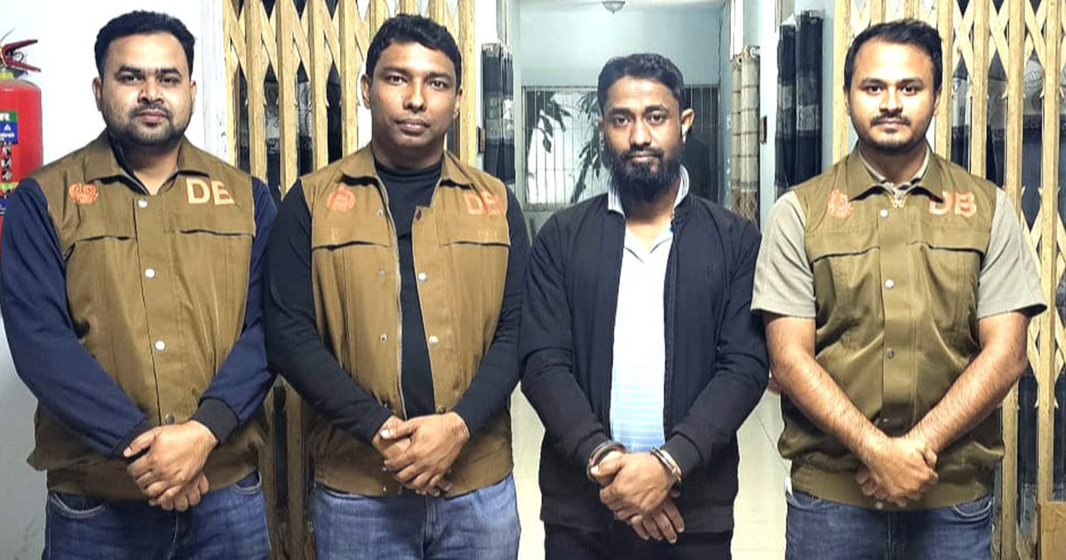 লক্ষ্মীপুর জেলা নির্বাচন অফিসে আগুন লাগানোর ঘটনায় যুবক গ্রেপ্তার
