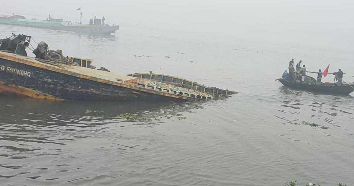 বুড়িগঙ্গায় লঞ্চের ধাক্কায় বাল্কহেডের দুই শ্রমিক নিখোঁজ