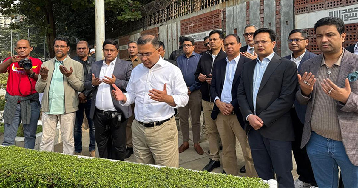 ছোট ভাই আরাফাত রহমানের কবর জিয়ারত করলেন তারেক রহমান
