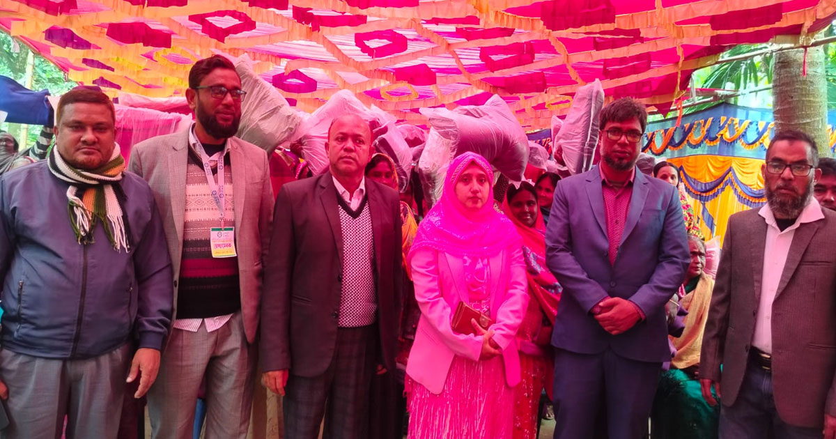 সুন্দরগঞ্জে সূচনা পল্লী সংস্থার উদ্যোগে শীতবস্ত্র বিতরণ