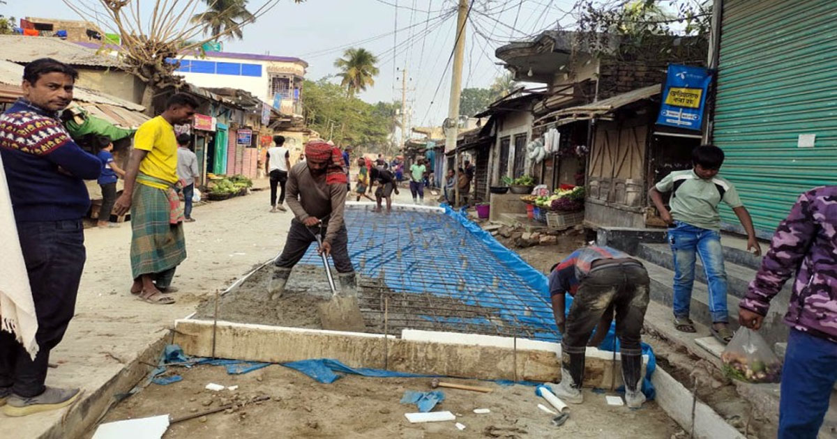 শার্শা সাতমাইল-গোগা সড়ক : কাজ বন্ধের ২৪ ঘণ্টার মধ্যে ফের ঢালাই
