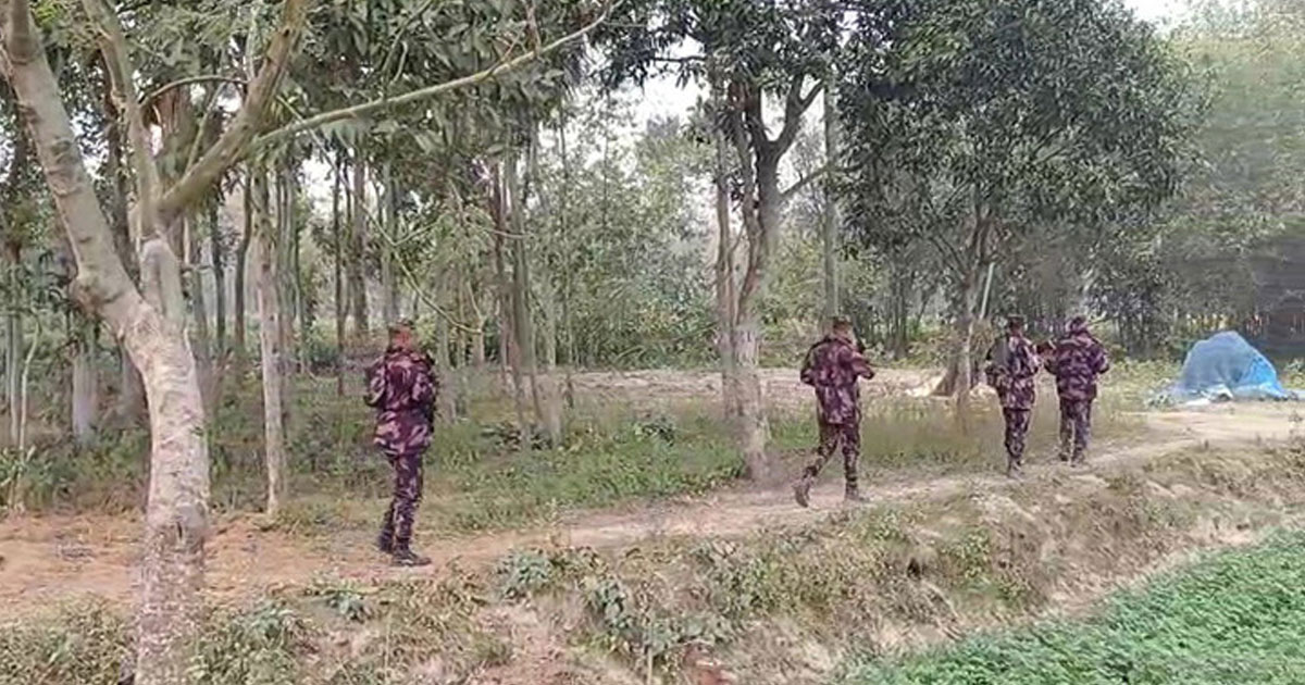 পাঁচবিবি সীমান্তে বিএসএফের কাঁটাতারের বেড়া নির্মাণের চেষ্টা, বিজিবির বাধা