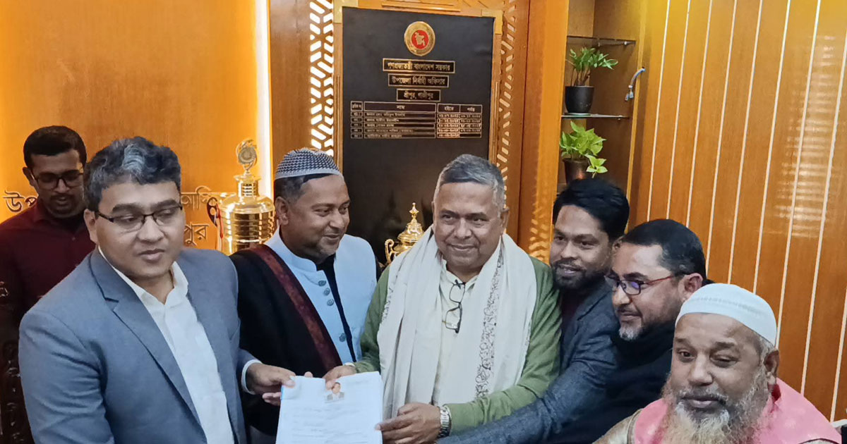 গাজীপুর–৩ আসনে বিএনপির মনোনয়নপত্র জমা দিলেন ডা. বাচ্চু