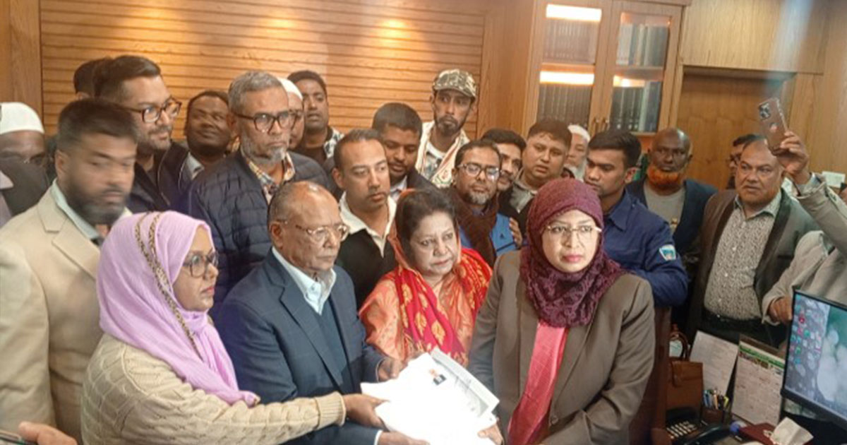 ফেনী-৩ আসনে মনোনয়নপত্র জমা দিলেন আবদুল আউয়াল মিন্টু