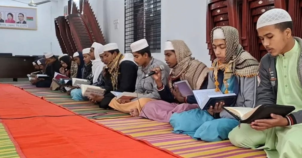 শোকের নীরবতায় স্তব্ধ ঝিনাইদহ: বেগম খালেদা জিয়ার প্রয়াণে এক যুগের অবসান