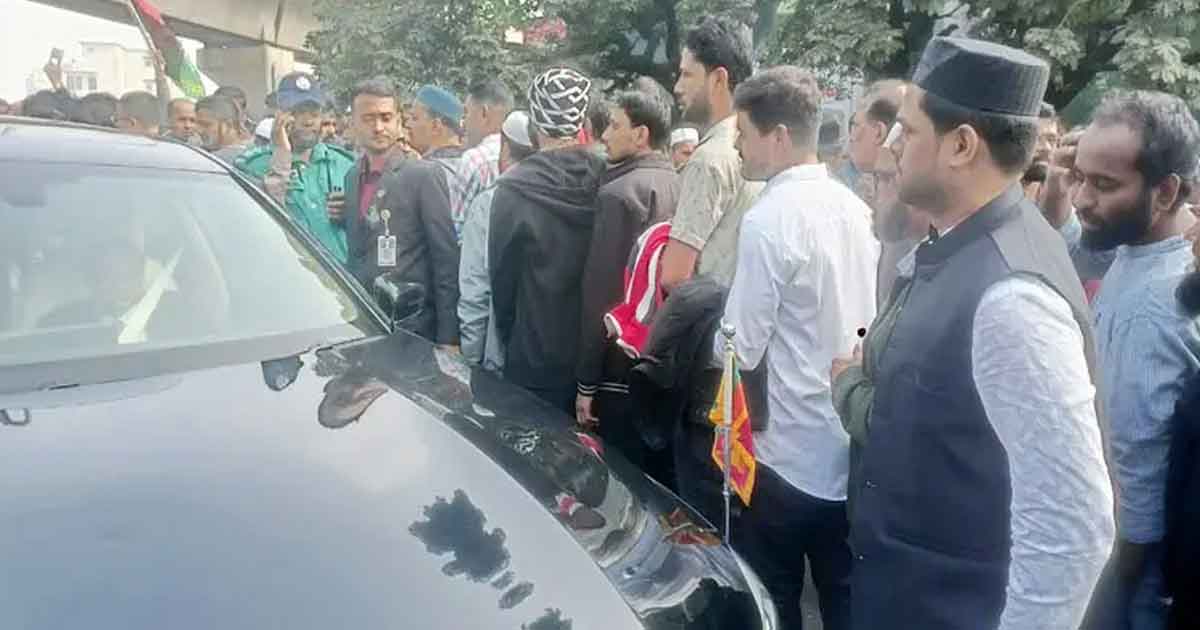 জনস্রোতে উড়ালসড়কে আটকা পড়েন শ্রীলঙ্কার পররাষ্ট্রমন্ত্রী