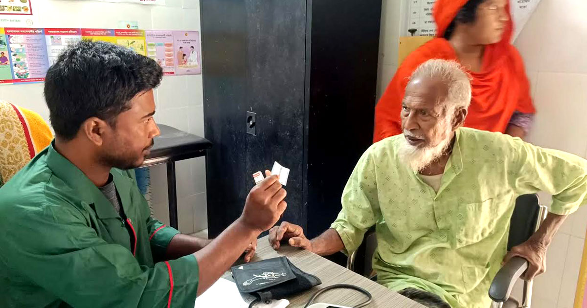 ঝিনাইদহে কমিউনিটি ক্লিনিকগুলোতে ওষুধ সংকট, রোগীরা ফিরছেন খালি হাতে
