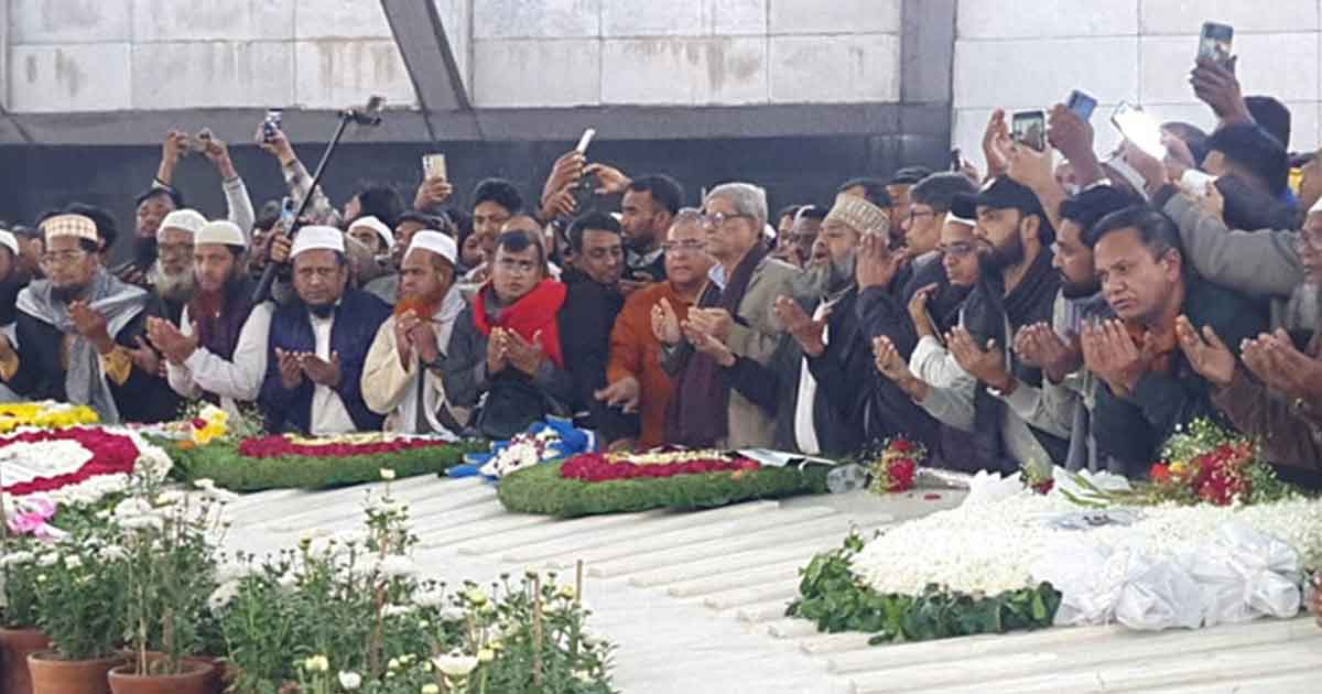 খালেদা জিয়ার সমাধিতে বিএনপি মহাসচিবের শ্রদ্ধা ও মোনাজাত