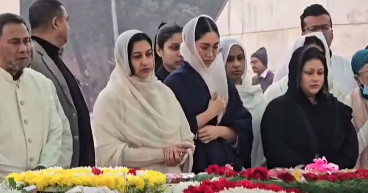 খালেদা জিয়ার কবর জিয়ারত করলেন জাইমাসহ পরিবারের সদস্যরা