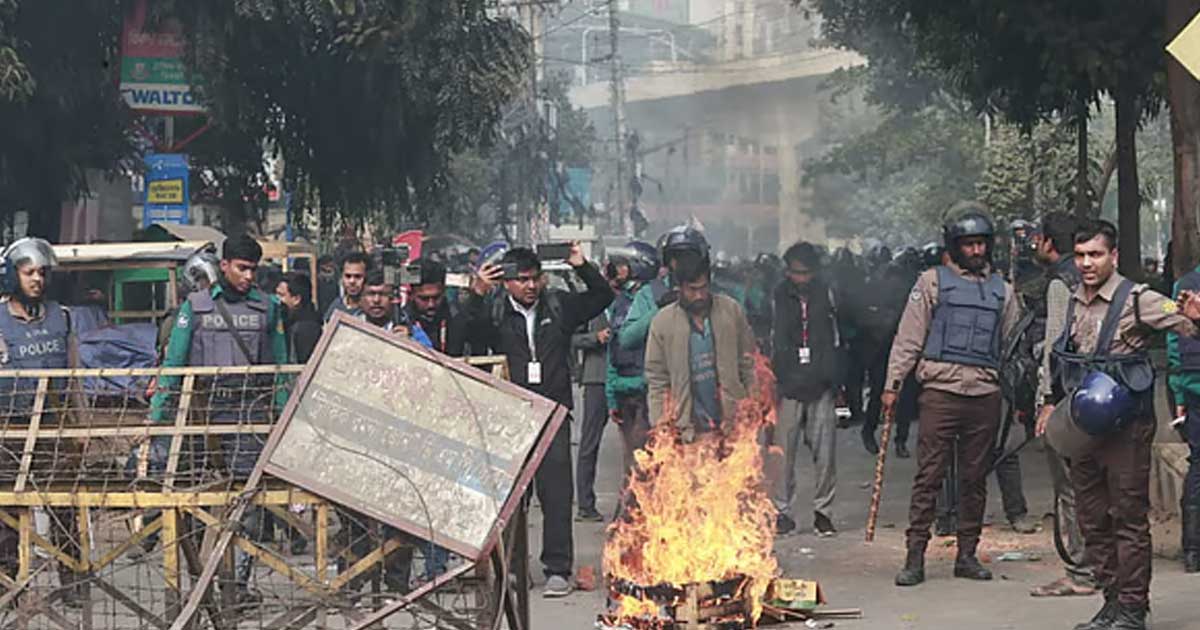 হাতিরপুল, ফার্মগেট, সার্ক ফোয়ারা মোড়ে সড়ক অবরোধ, তীব্র যানজট